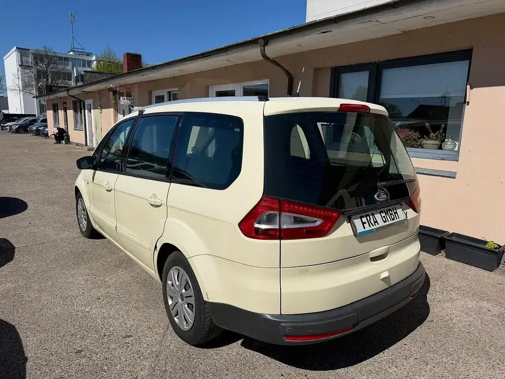 Gebraucht Ford Galaxy Champions Edition 140 PS (102 kW) 2013 Braun Van / Kleinbus