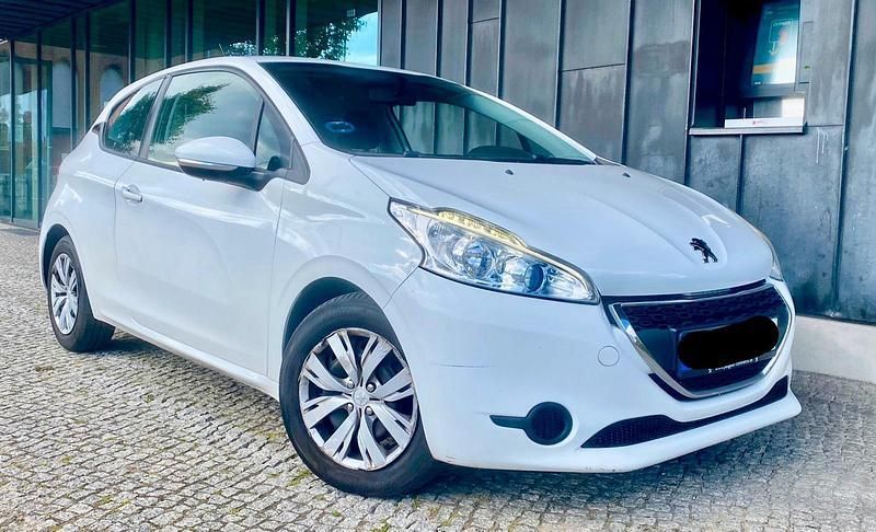 Weiß Gebraucht 2014 Peugeot 208 Kleinwagen | 3.500 € (Superpreis) - Bild 1/4