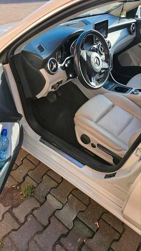 Gebraucht Mercedes CLA220 177 PS (130 kW) 2017 Weiß Limousine