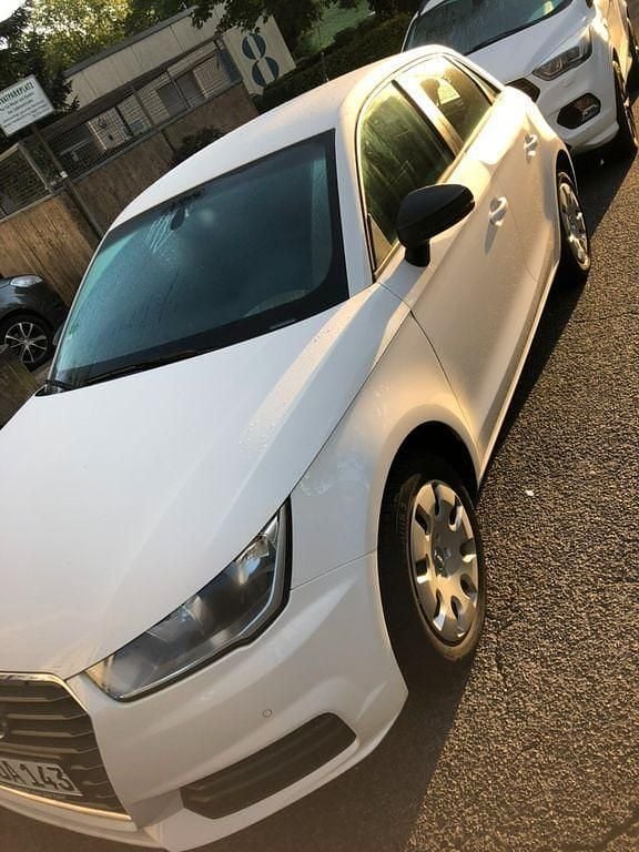 Weiß Gebraucht 2016 Audi A1 Sportback Sport Kleinwagen | 12.000 € (Fairer Preis) - Bild 1/1