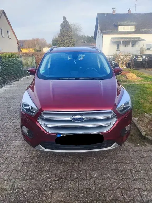 Gebraucht Ford Kuga Trend 150 PS (110 kW) 2018 Rot SUV