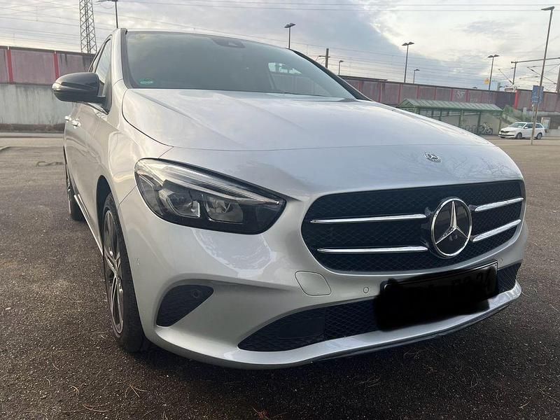 Gebraucht Mercedes B200 Progressive 163 PS (119 kW) 2020 Silber Van / Kleinbus