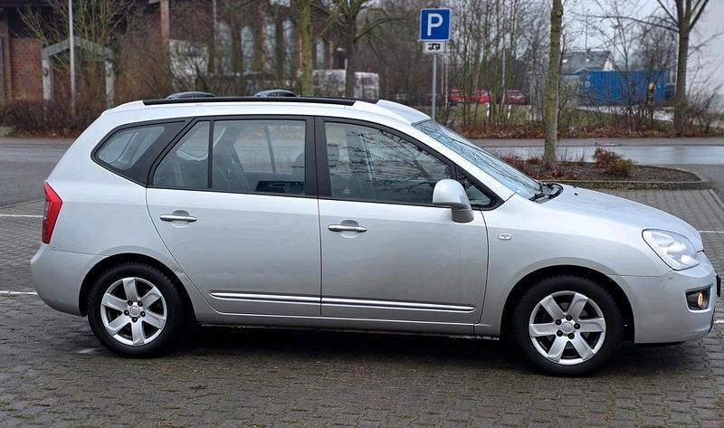 Gebraucht Kia Carens 145 PS (106 kW) 2008 Silber Van / Kleinbus