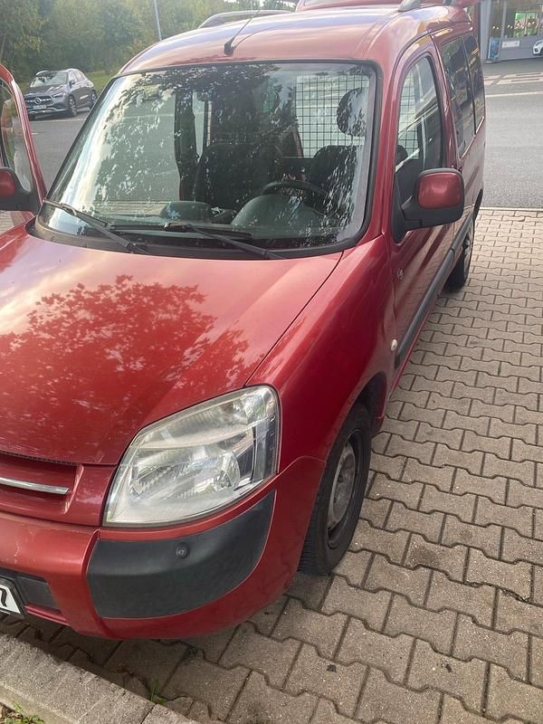 Rot Gebraucht 2007 Citroën Berlingo Limousine | 1.150 € (Superpreis) - Bild 1/4