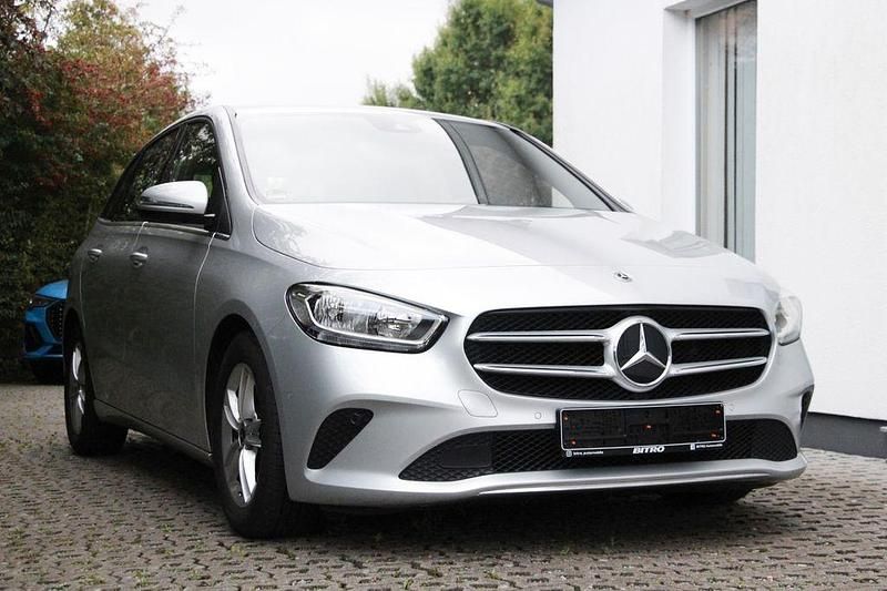 Iridiumsilber Gebraucht 2020 Mercedes B200 Van / Kleinbus | 17.997 € (Fairer Preis) - Bild 1/4