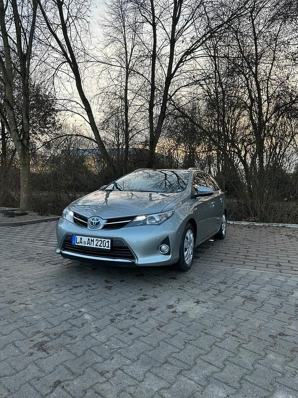 Grau Gebraucht 2013 Toyota Auris Touring Sports Kombi | 11.300 € (Fairer Preis) - Bild 1/4