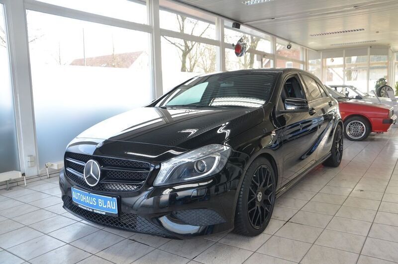 Schwarz Gebraucht 2015 Mercedes A180 Limousine | 13.990 € (Etwas zu teuer) - Bild 1/4