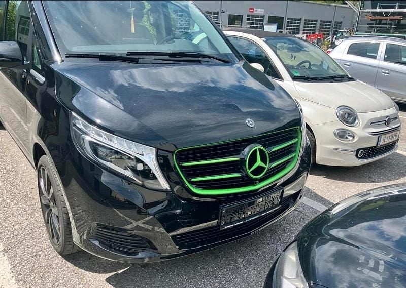 Schwarz Gebraucht 2018 Mercedes V220 Van / Kleinbus | 38.500 € (Guter Preis) - Bild 1/4