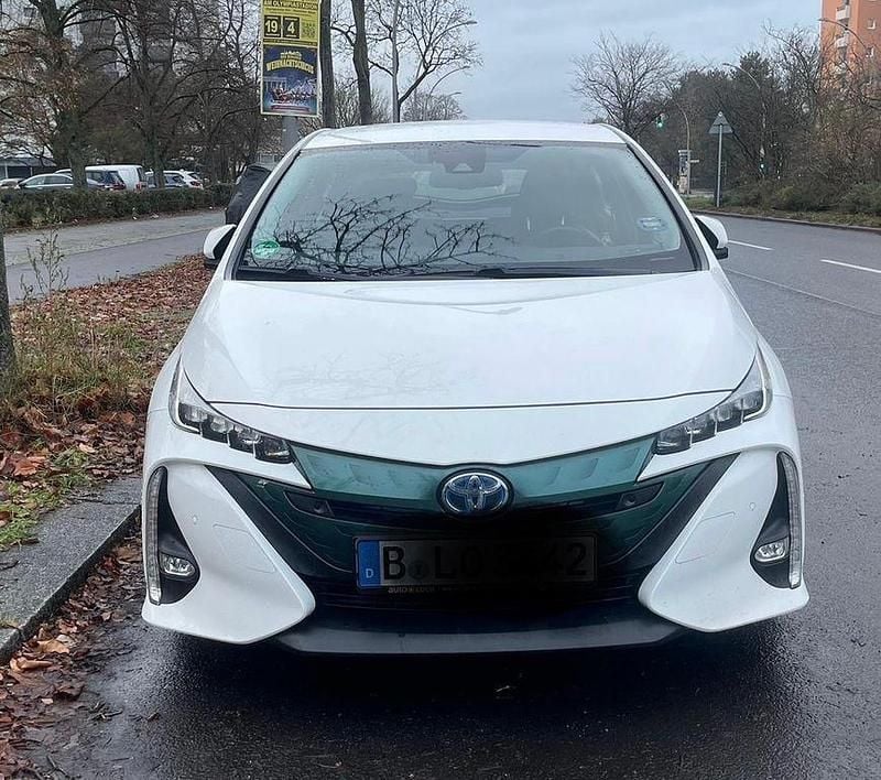 Weiß Gebraucht 2017 Toyota Prius Executive Limousine | 17.480 € (Fairer Preis) - Bild 1/4