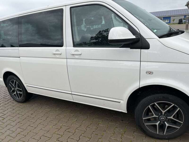 Weiß Gebraucht 2015 VW T5 Comfortline Van | 22.990 € (Etwas zu teuer) - Bild 1/1