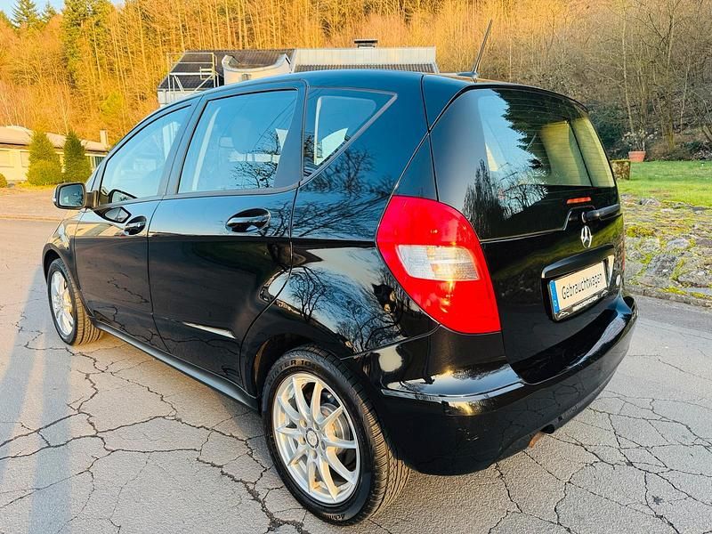 Gebraucht Mercedes A180 109 PS (80 kW) 2012 Schwarz Limousine