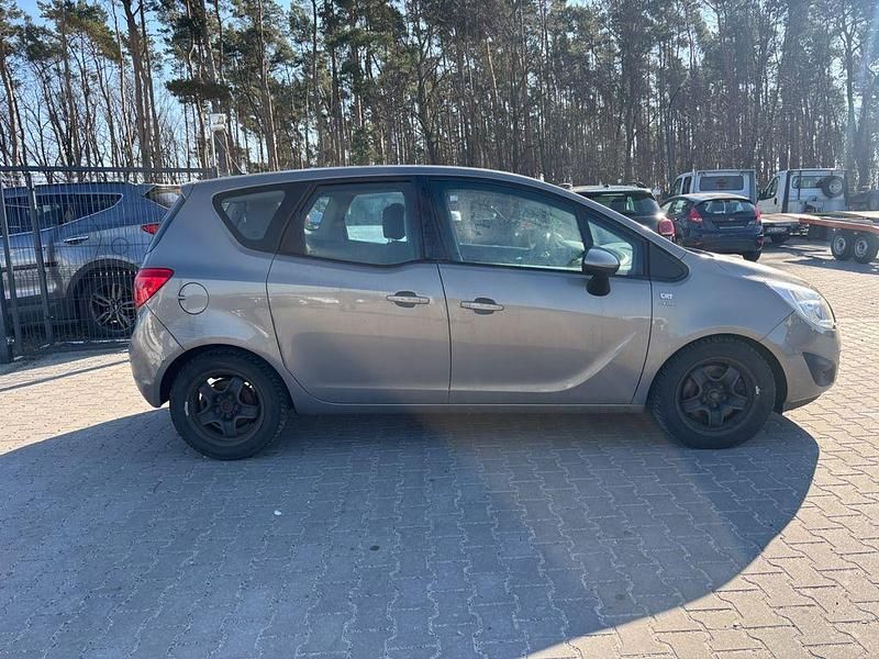 Gebraucht Opel Meriva Active 131 PS (96 kW) 2013 Braun Van / Kleinbus