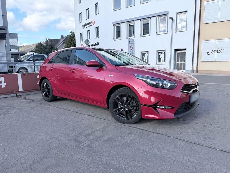 Gebraucht Kia Ceed Vision 101 PS (74 kW) 2022 Rot Kleinwagen