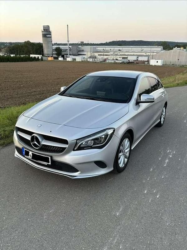Gebraucht Mercedes CLA200 136 PS (100 kW) 2016 Grau Kombi