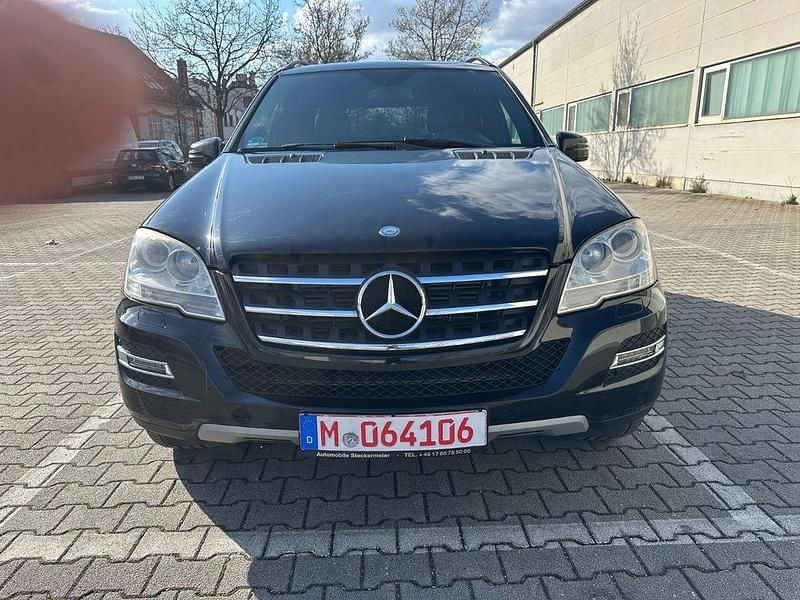 Gebraucht Mercedes ML350 231 PS (169 kW) 2011 Schwarz SUV