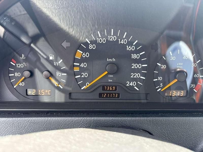 Grau Gebraucht 1996 Mercedes C200 Elegance Limousine | 5.999 € (Teuer) - Bild 1/4