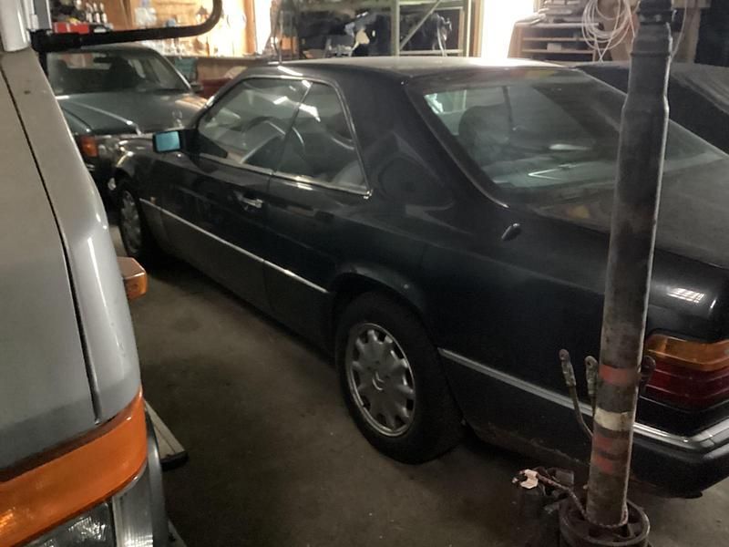 Gebraucht Mercedes 200 87 PS (63 kW) 1992 Schwarz Coupé