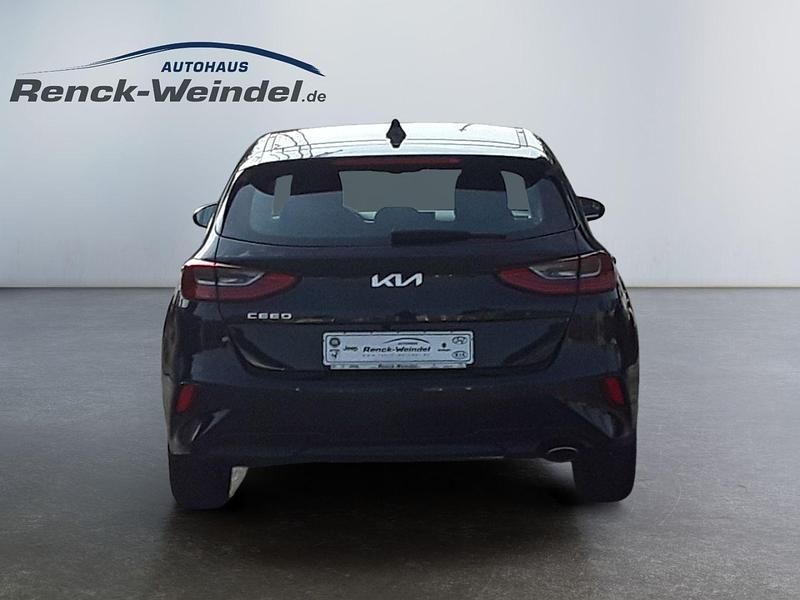 Gebraucht Kia Ceed Vision 160 PS (117 kW) 2022 1k) black pearl m (schwarz Kleinwagen