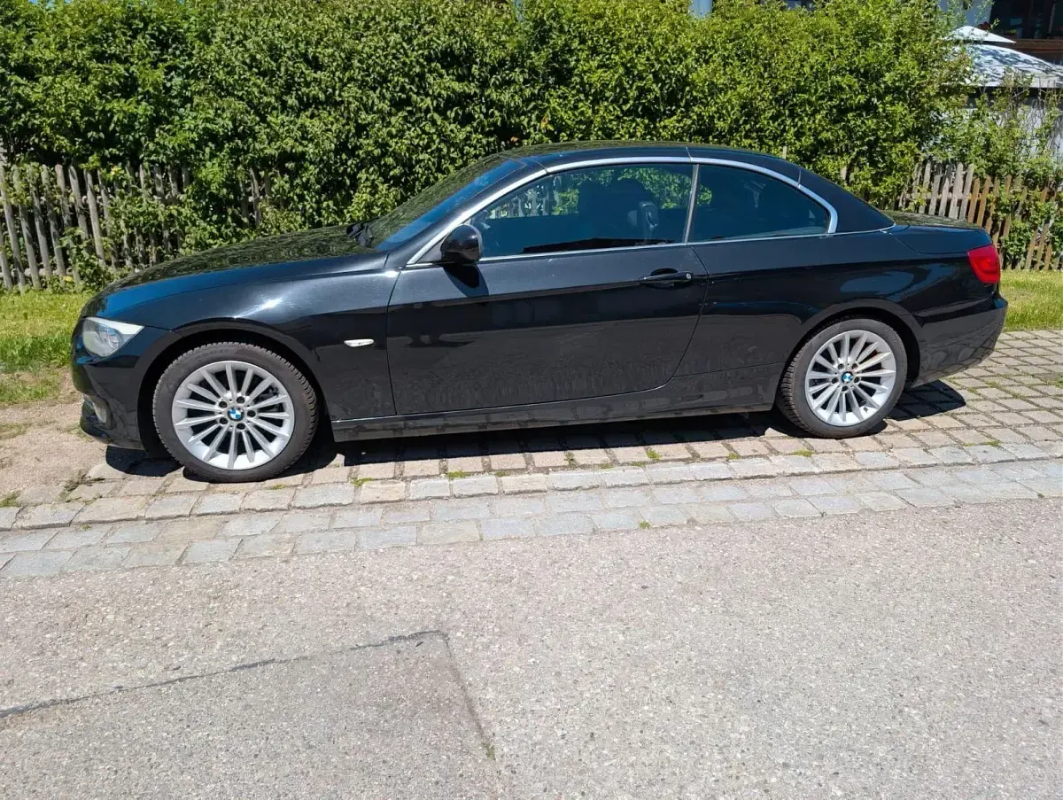 Gebraucht BMW 320 Cabriolet 170 PS (125 kW) 2010 Schwarz Cabrio