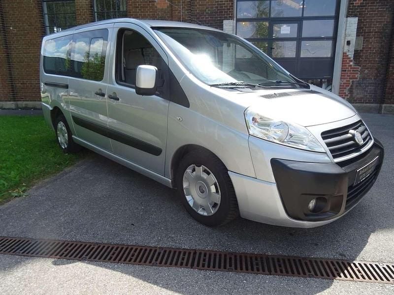 Grau Gebraucht 2012 Fiat Scudo Family Van / Kleinbus | 9.520 € (Guter Preis) - Bild 1/4