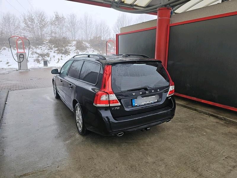Gebraucht Volvo V70 Momentum 181 PS (133 kW) 2015 Schwarz Kombi