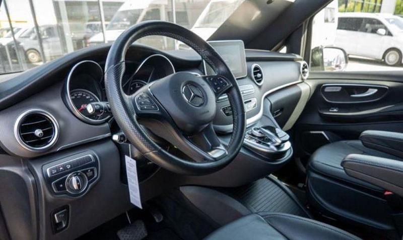 Schwarz Gebraucht 2019 Mercedes V250 Van / Kleinbus | 43.900 € - Bild 1/4