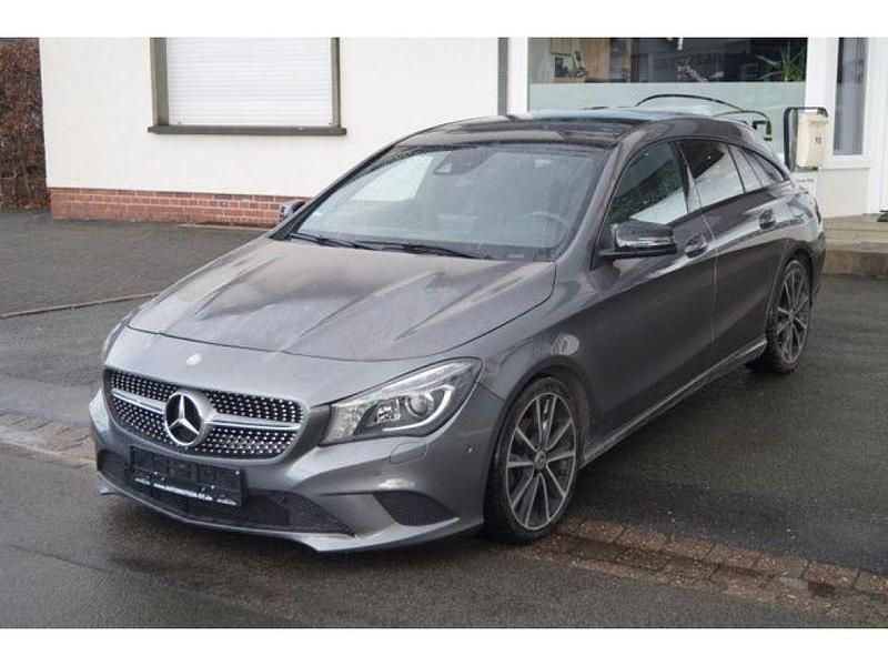 Gebraucht Mercedes CLA220 177 PS (130 kW) 2016 Mountaingrau (metallic) Limousine