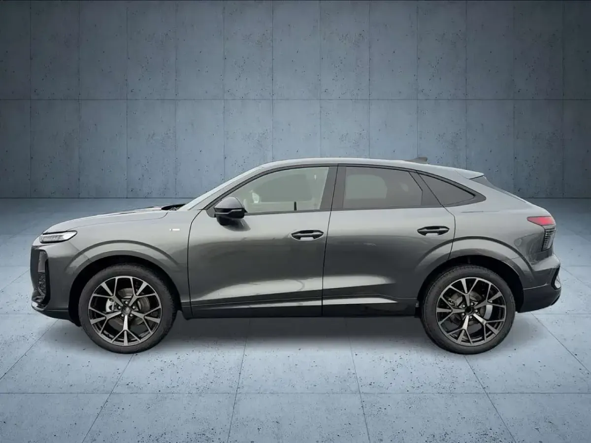 Gebraucht Audi Q3 Sportback Sport 150 PS (110 kW) 2025 Daytonagrau perleffekt SUV