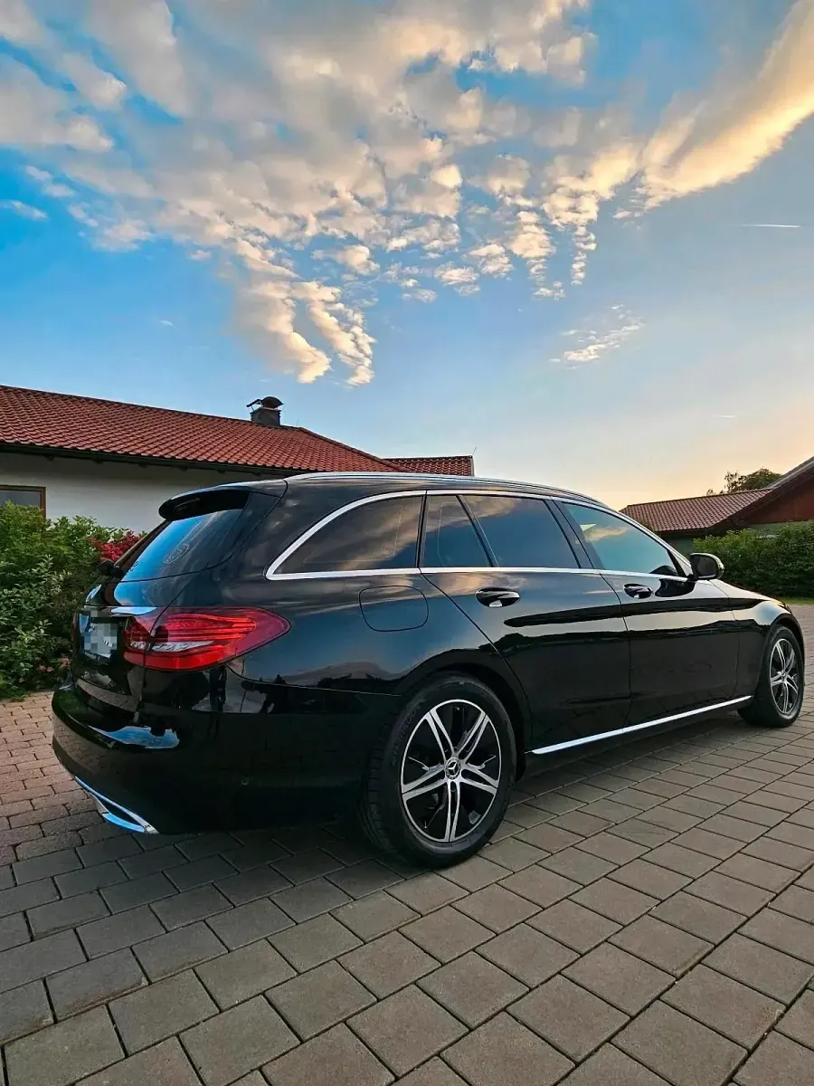 Gebraucht Mercedes C200 160 PS (117 kW) 2021 Schwarz Kombi