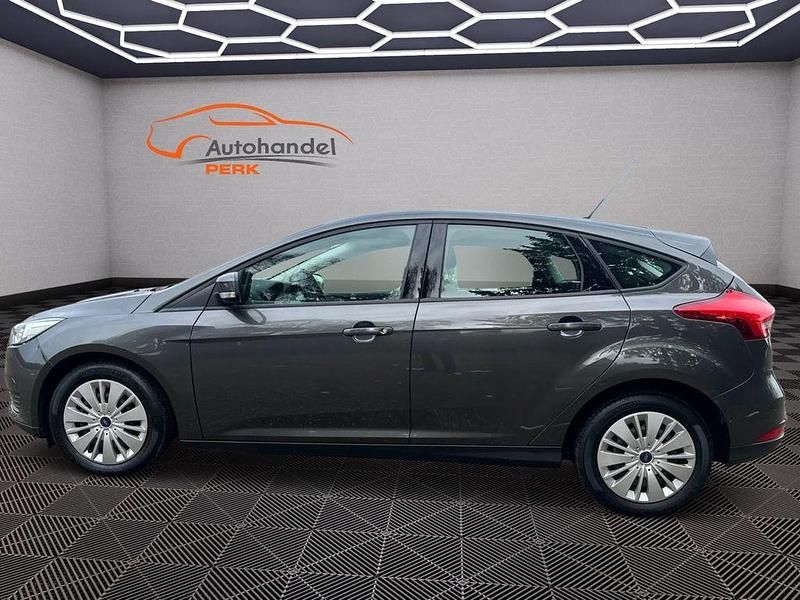 Gebraucht Ford Focus 101 PS (74 kW) 2015 Grau Limousine