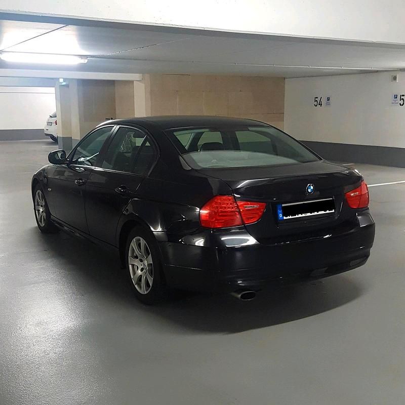 Gebraucht BMW 320 170 PS (125 kW) 2009 Schwarz Limousine