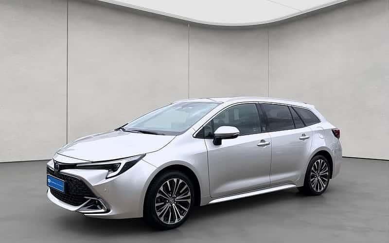 Silber Gebraucht 2024 Toyota Corolla Team Kombi | 29.970 € (Fairer Preis) - Bild 1/4