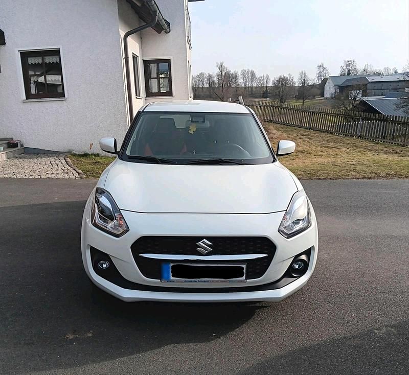 Gebraucht Suzuki Swift 82 PS (60 kW) 2022 Weiß Kleinwagen