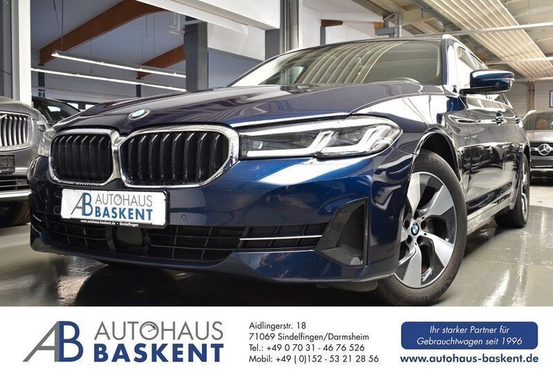 Blau Gebraucht 2022 BMW 520 Kombi | 29.490 € (Superpreis) - Bild 1/4