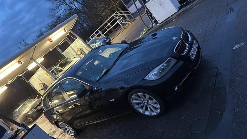 Schwarz Gebraucht 2010 BMW 330 Kombi | 6.500 € (Superpreis) - Bild 1/4