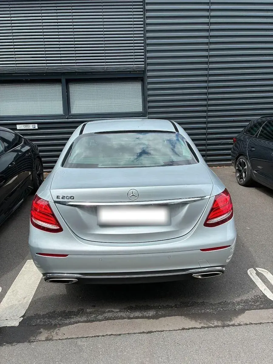 Gebraucht Mercedes E200 Avantgarde 184 PS (135 kW) 2017 Silber Limousine
