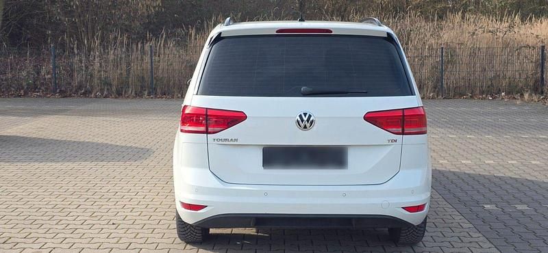 Gebraucht VW Touran Trendline 116 PS (85 kW) 2016 Weiß Van / Kleinbus