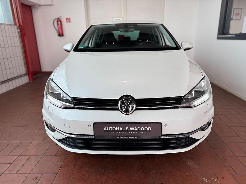 Gebraucht VW Golf VII Sound 110 PS (80 kW) 2017 Weiß Limousine