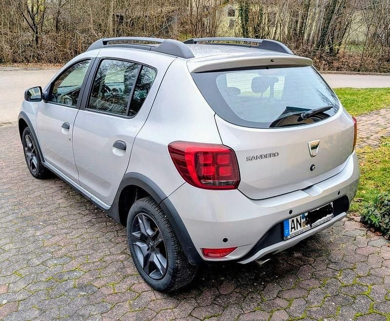 Gebraucht Dacia Sandero Celebration 90 PS (66 kW) 2017 Grau Limousine