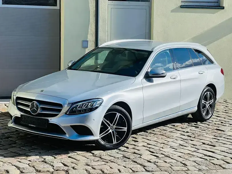 Gebraucht Mercedes C220 194 PS (142 kW) 2021 Iridiumsilber Limousine