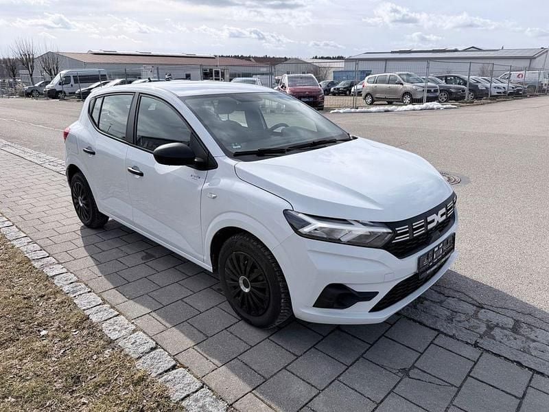 Gebraucht Dacia Sandero Essentiel 67 PS (49 kW) 2024 Weiß Limousine