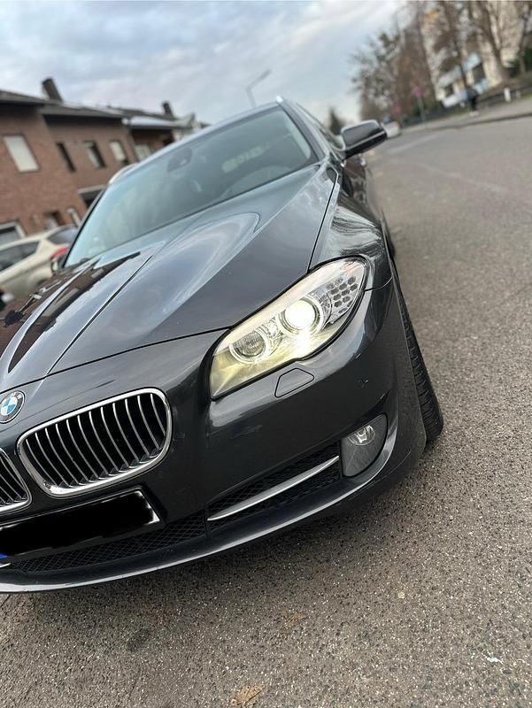 Schwarz Gebraucht 2011 BMW 525 Kombi | 10.750 € (Fairer Preis) - Bild 1/4