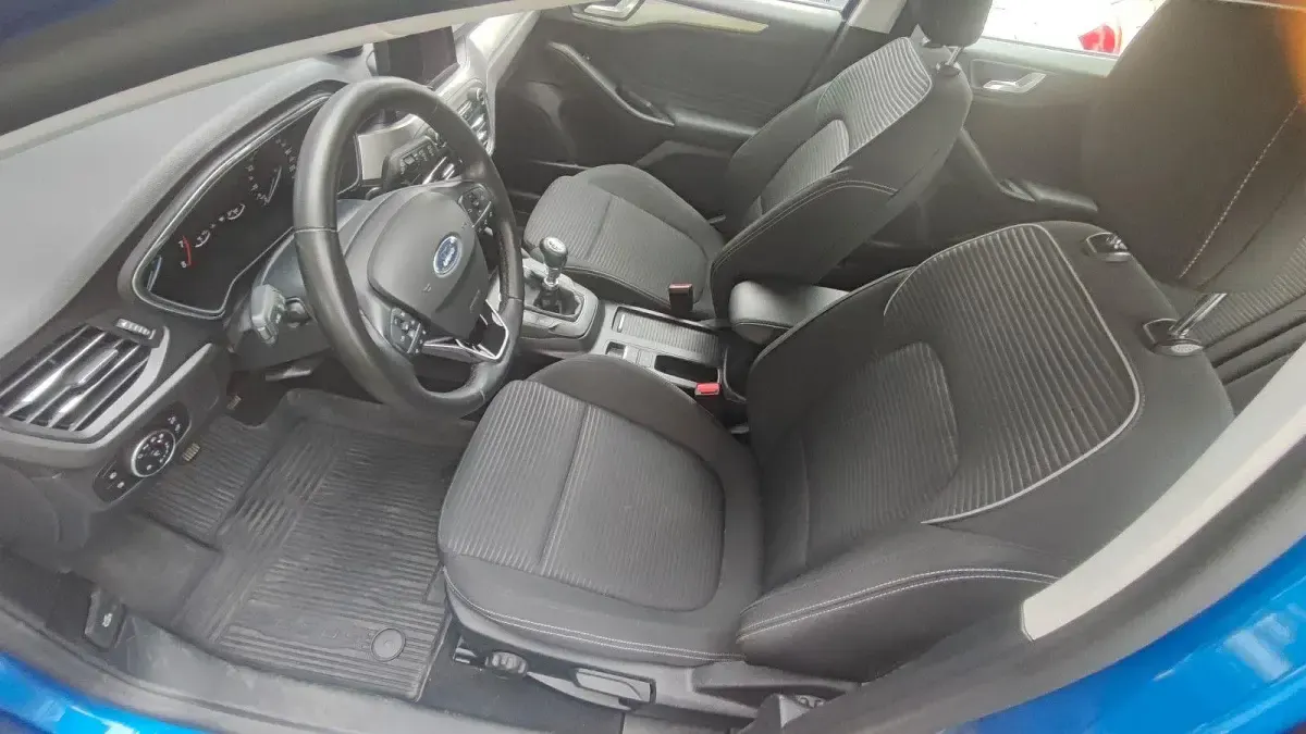 Gebraucht Ford Focus Cool & Connect 125 PS (91 kW) 2021 Blau Limousine