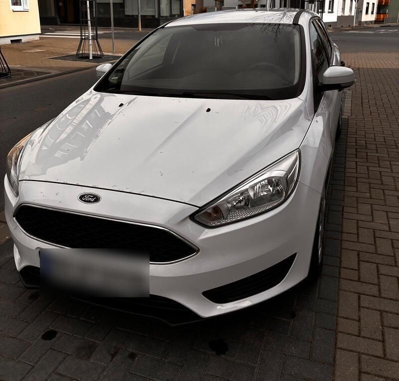 Weiß Gebraucht 2015 Ford Focus Kombi | 3.700 € (Guter Preis) - Bild 1/4