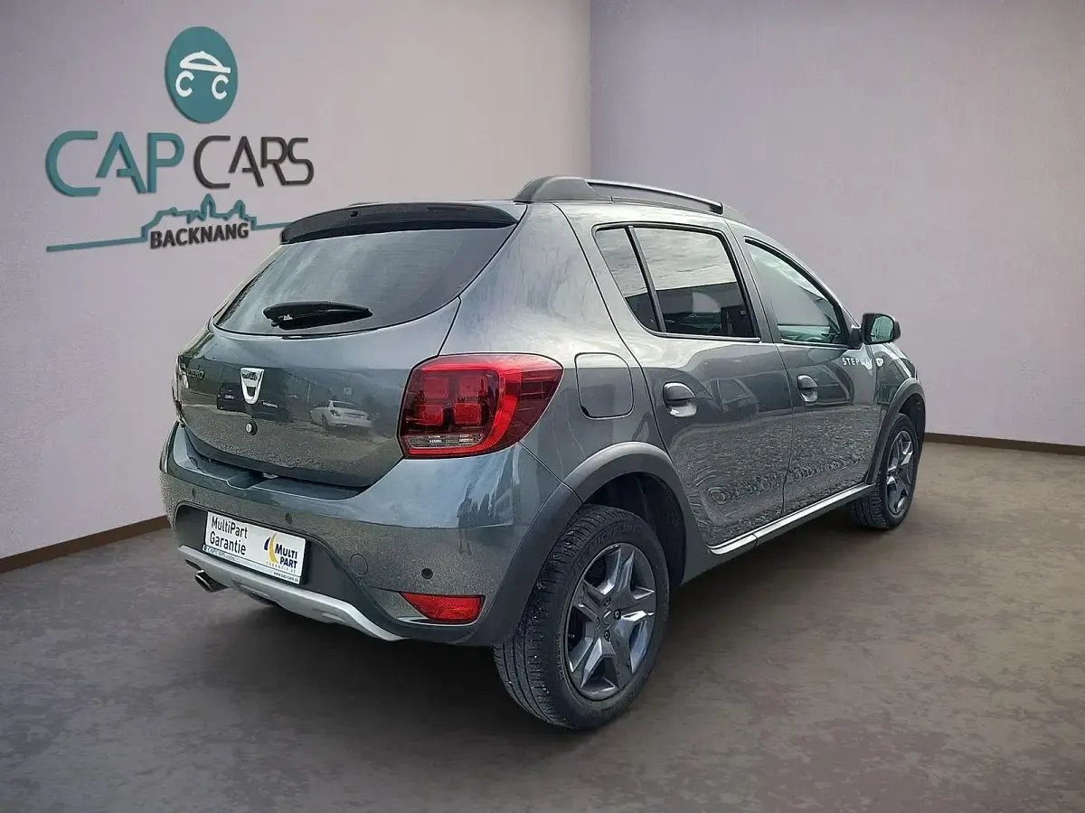 Gebraucht Dacia Sandero Celebration 90 PS (66 kW) 2017 Islandgrau SUV