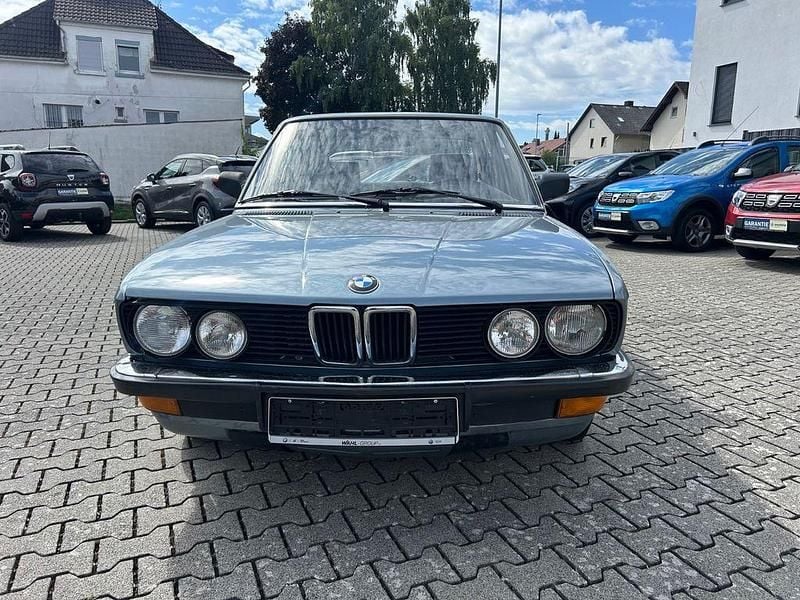 Gebraucht BMW 525 129 PS (94 kW) 1987 Blau Limousine