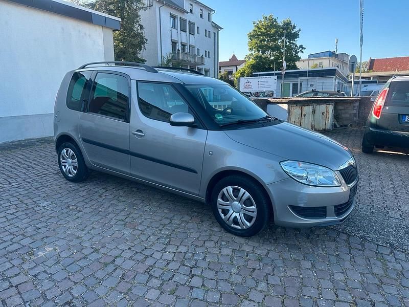 Grau Gebraucht 2012 Skoda Roomster Kombi | 3.950 € (Fairer Preis) - Bild 1/4