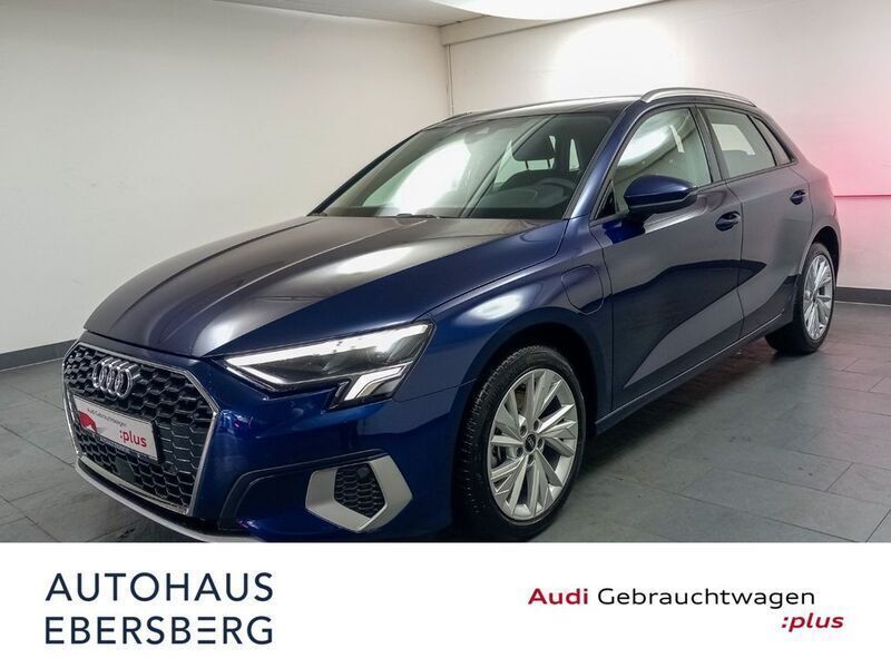 Navarrablau metallic Gebraucht 2024 Audi A3 Sportback e-tron Advanced Plus Limousine | 34.850 € (Teuer) - Bild 1/4