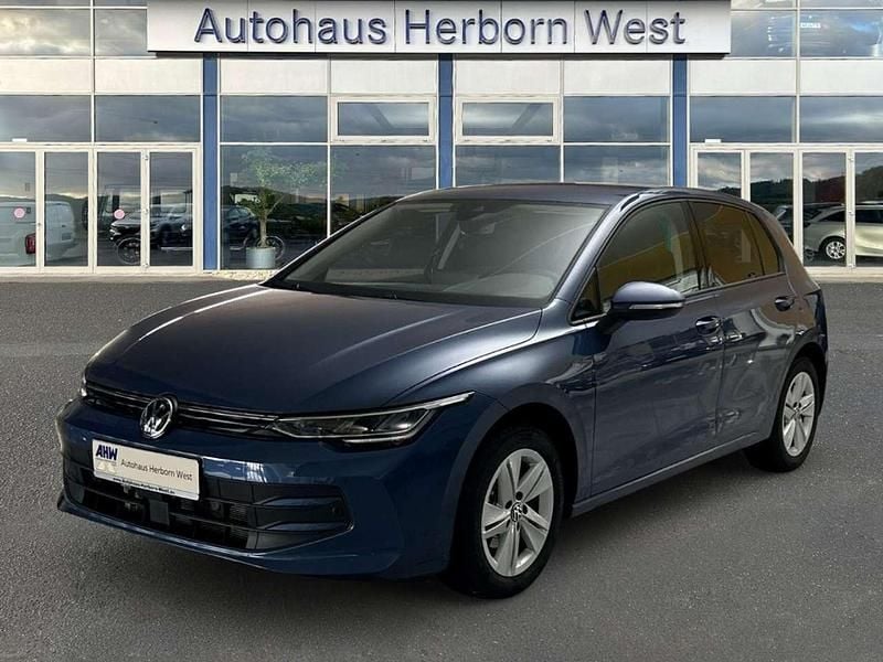 Gebraucht VW Golf VIII Life 150 PS (110 kW) 2025 Blau Limousine