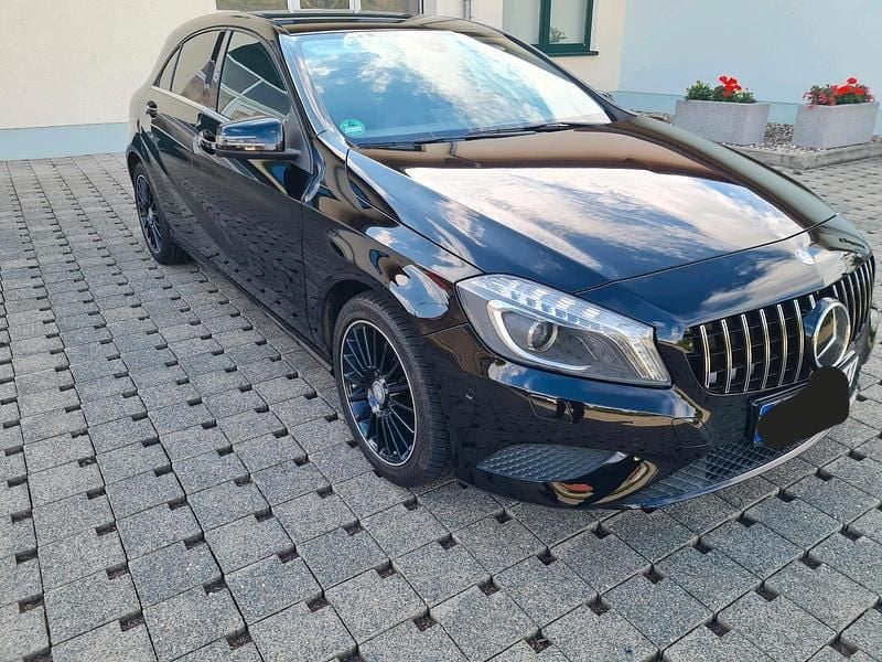 Schwarz Gebraucht 2014 Mercedes A180 Urban Limousine | 12.750 € (Fairer Preis) - Bild 1/4
